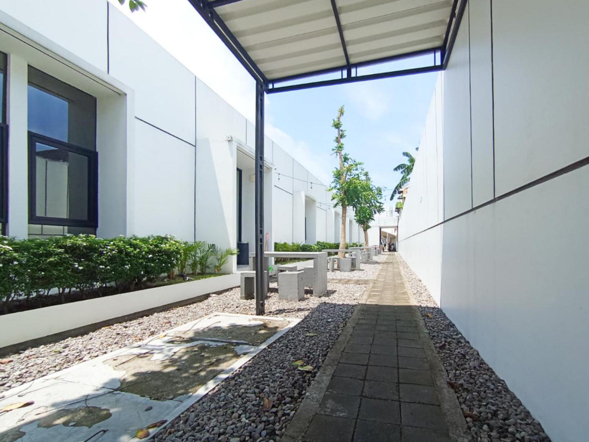 מלון Ofo Kost Premium Kampung Inggris Pare Syariah Mitra Reddoorz מראה חיצוני תמונה