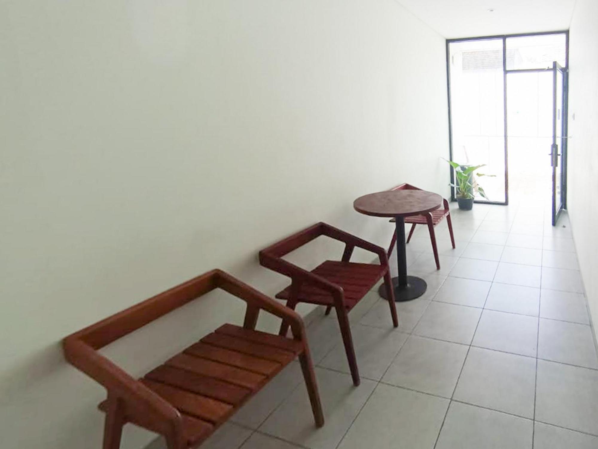 מלון Ofo Kost Premium Kampung Inggris Pare Syariah Mitra Reddoorz מראה חיצוני תמונה