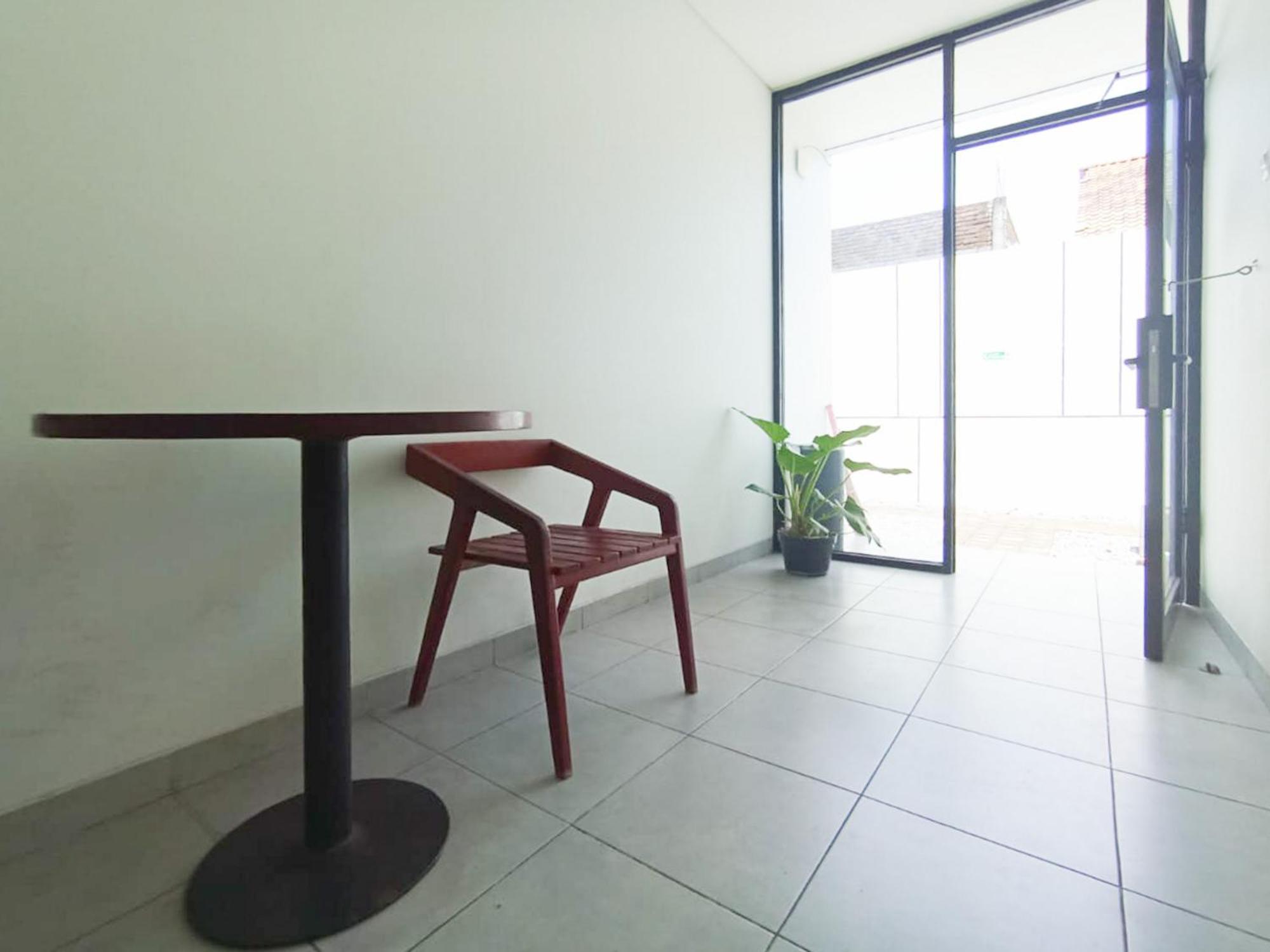 מלון Ofo Kost Premium Kampung Inggris Pare Syariah Mitra Reddoorz מראה חיצוני תמונה